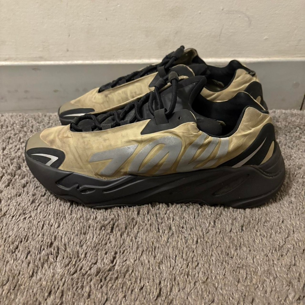 Adidas Yeezy 700 MNVN Resin Mens Sneakers Size 11 GW9525 Reflective Low Top